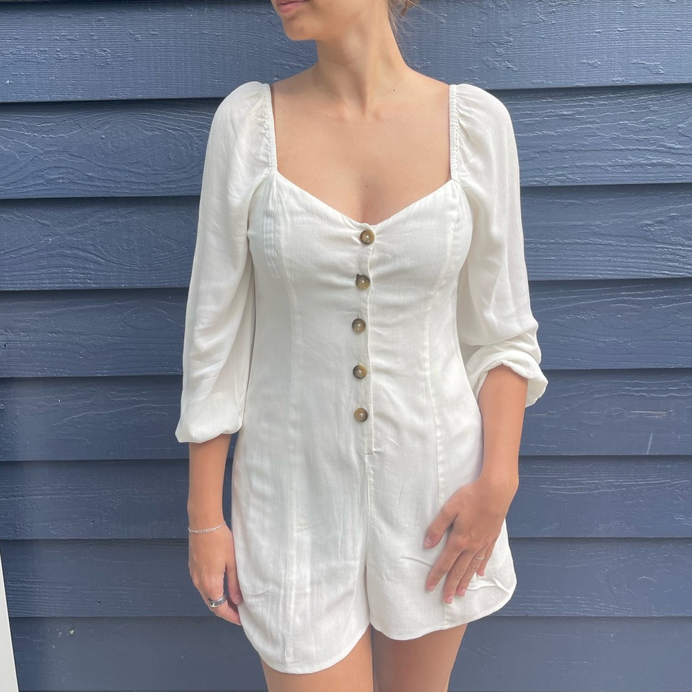 Amuse Society White Romper SMALL